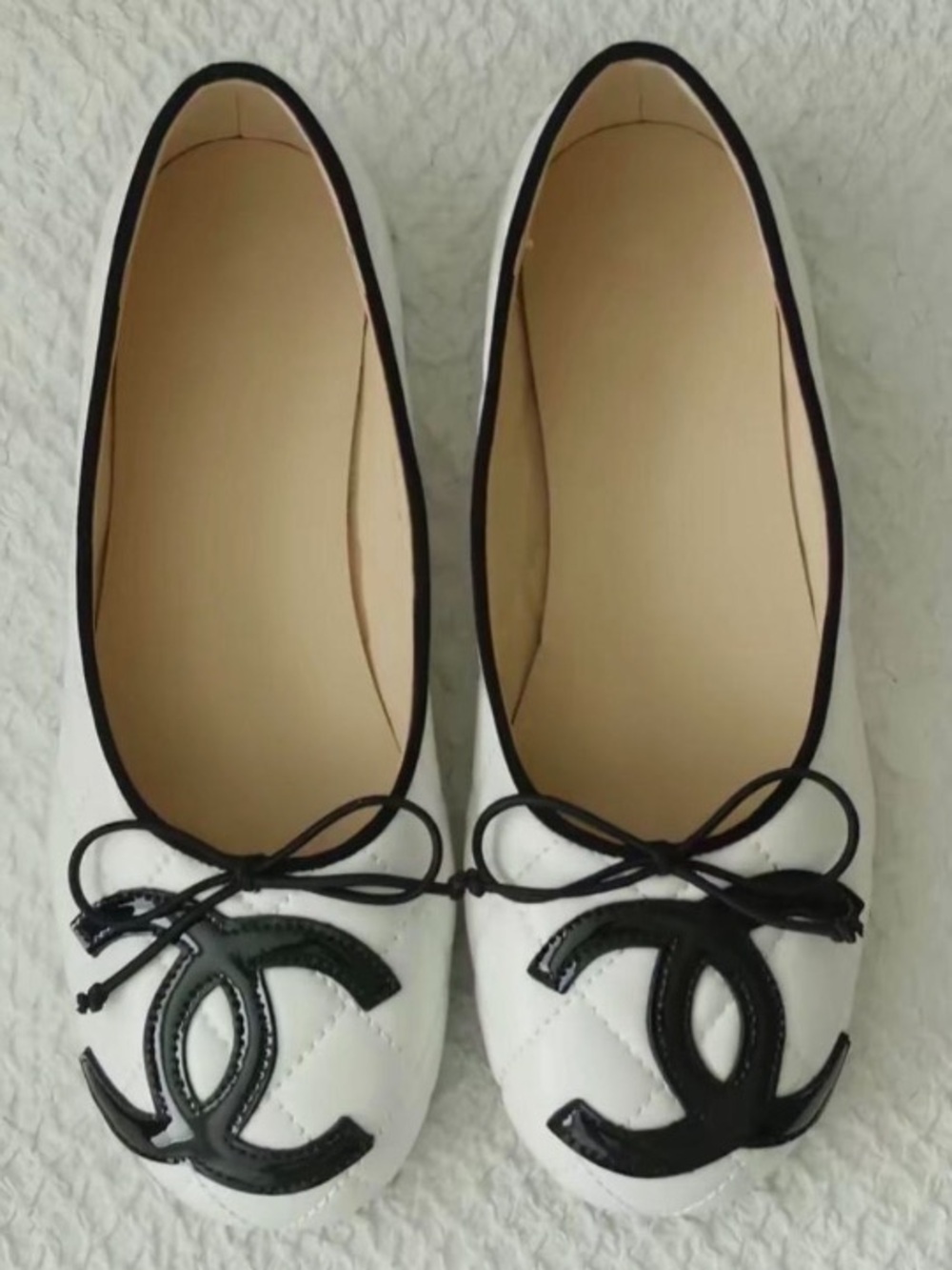 CHANEL White Leather Cap-Toe Ballet Flats with Black CC Emblem
